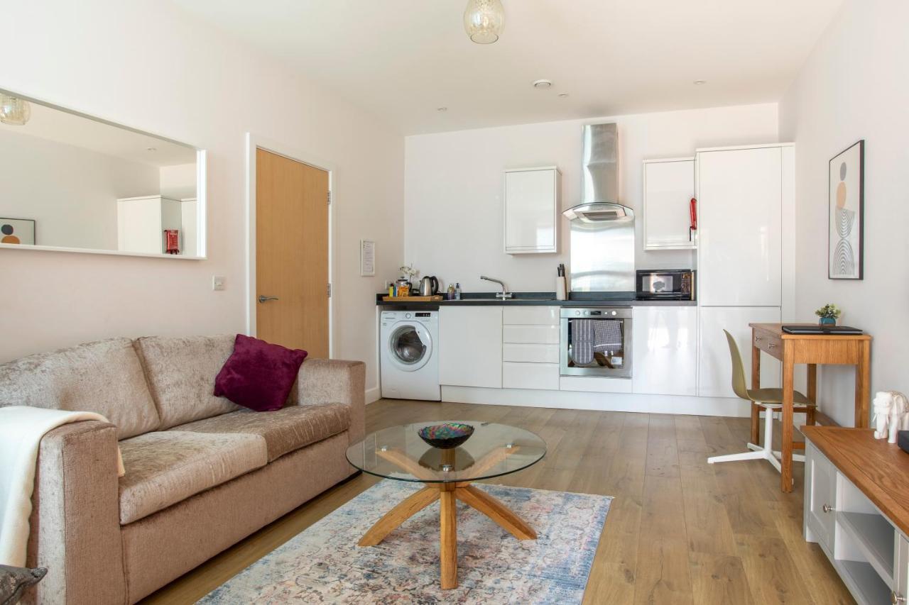 1 Bed Apartment - Redhill Central, Surrey, Gatwick #3 Exterior foto